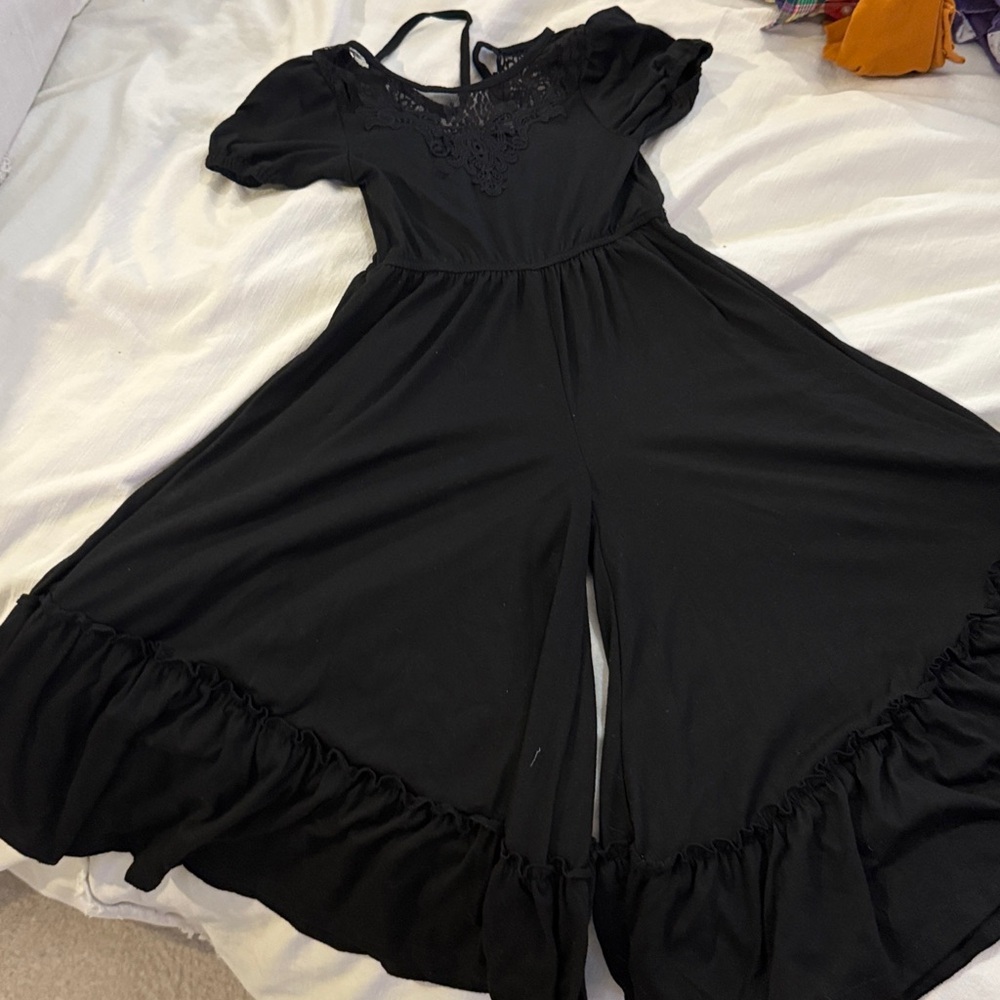 Black loose bottom Jumpsuit